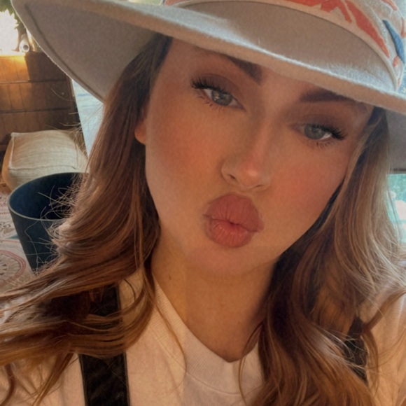 WELCOME TO MY CLOSET - Picture 3 of 10